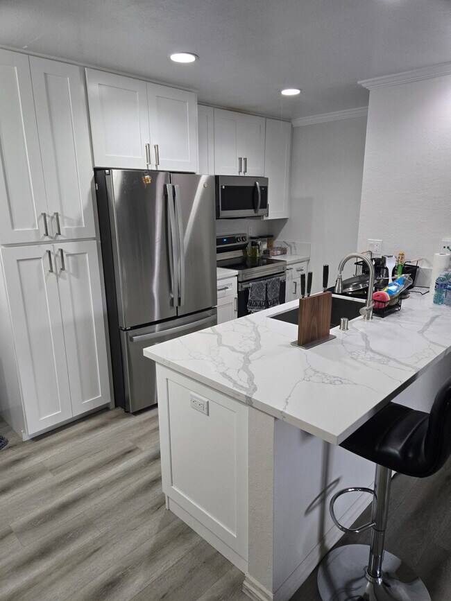 Building Photo - 9229 Village Glen Dr Unit 136