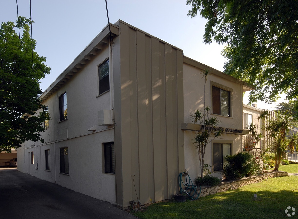Photo - 1418 Magnolia St Apartments