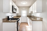 1BR, 1BA - 720SF - Kitchen - Stonegate Apartments
