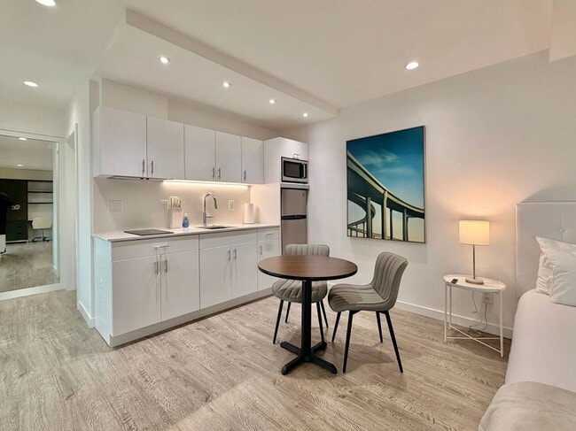 Photo - Wilshire Embassy Apartments