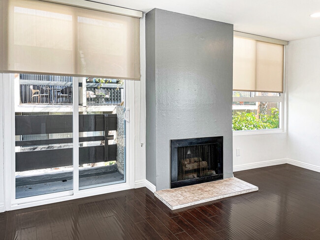 Photo - 960 N San Vicente Blvd