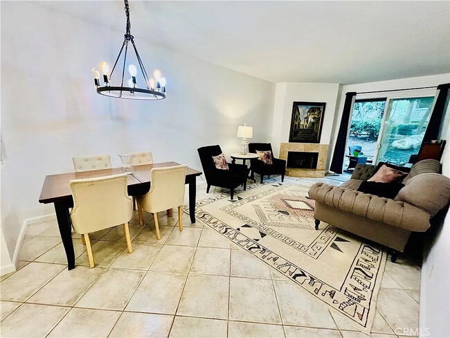 Building Photo - "Charming 2-Bedroom Haven in Santa Ana – Your Ideal Retreat Awaits!"