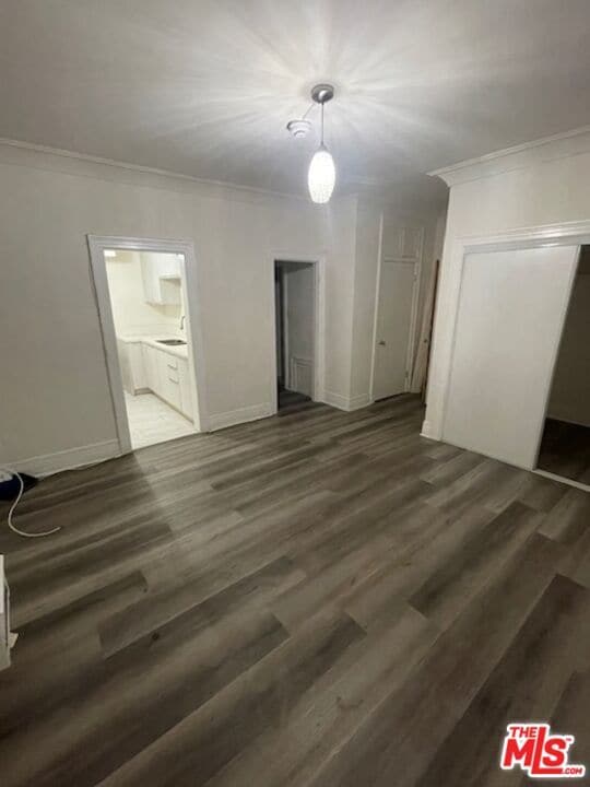 Building Photo - 946 S Burlington Ave Unit 107