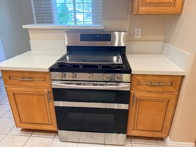 Building Photo - 1526 E Abila St