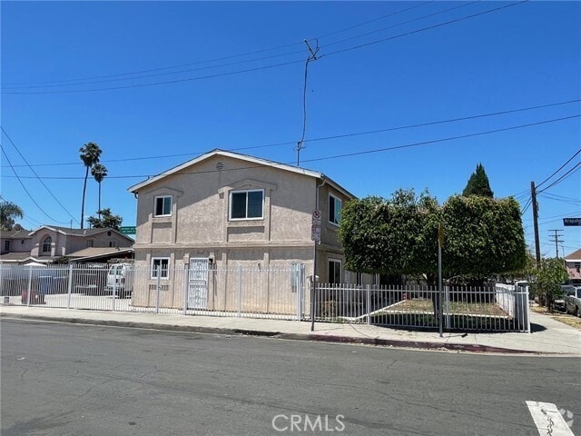 Building Photo - 1332 W 20th St Rental