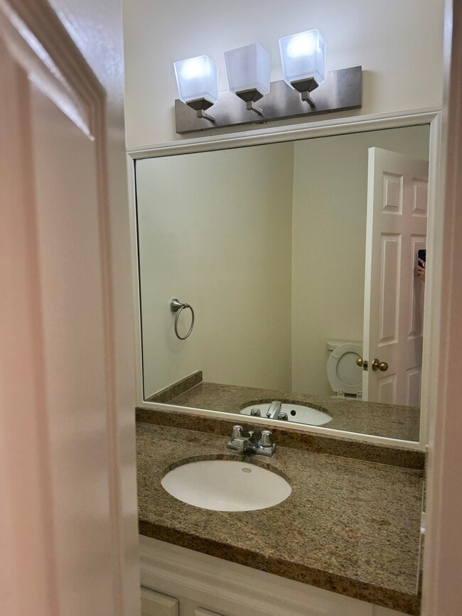 Downstairs Bathroom - 1909 Pelham Ave Unit 104