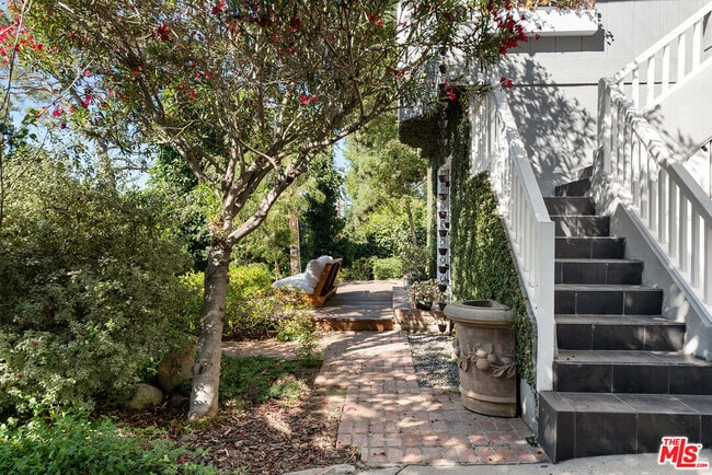 Photo - 8926 Wonderland Ave