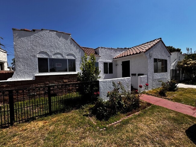 Photo - 2653 Flower St