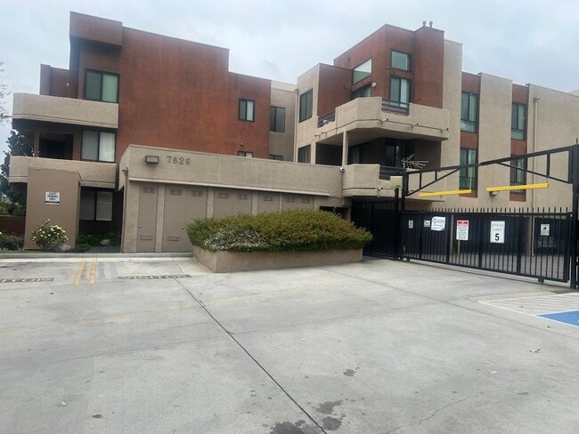 Spacious 2 Bedroom, 2 Bathroom, Canoga Par... - Spacious 2 Bedroom, 2 Bathroom, Canoga Par...