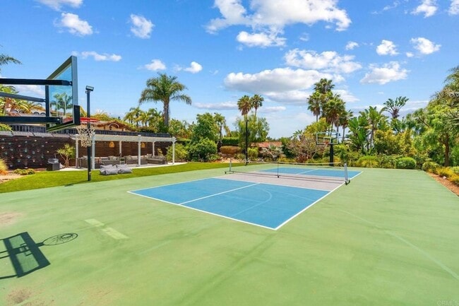 Photo - 1668 Crest Dr