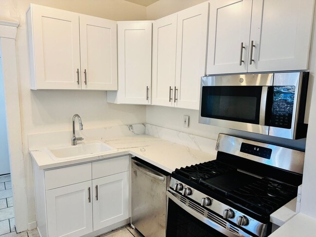 Photo - 116-122 W 9th St