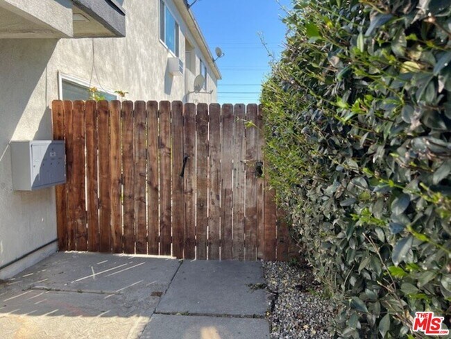 Photo - 2210 S Sycamore Ave Unit 3