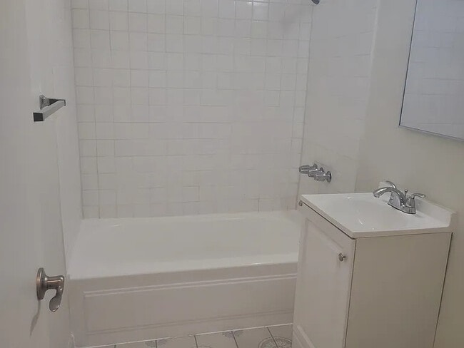 Photo - 6510 Marbrisa Ave Unit B