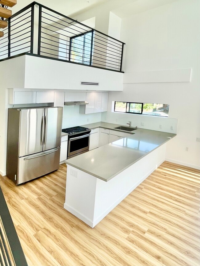 Building Photo - 10839 Kling St Unit One