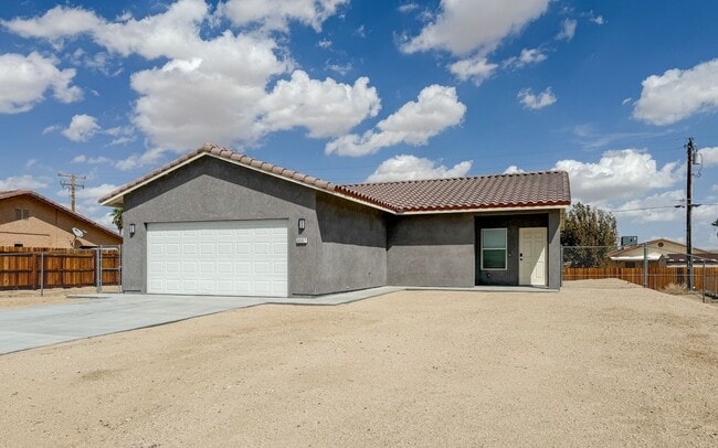 Building Photo - 29 Palms Home with Solar