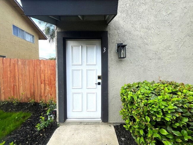Photo - 1708 E Fairfield Ct Unit 3