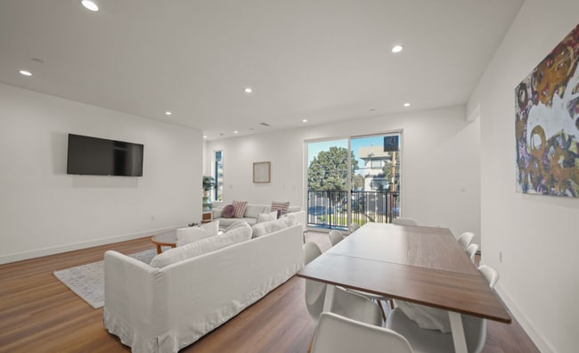 Photo - RECENTLY RENOVATED TOWNHOME | 5 BED 5 BATH | PRIVATE ROOFTOP DECK | PET FRIENDLY | SPACIOUS BEDR...