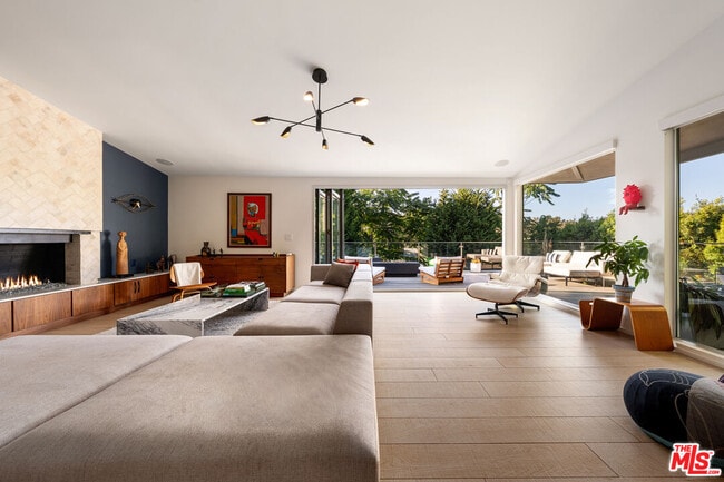 Photo - 279 Mabery Rd