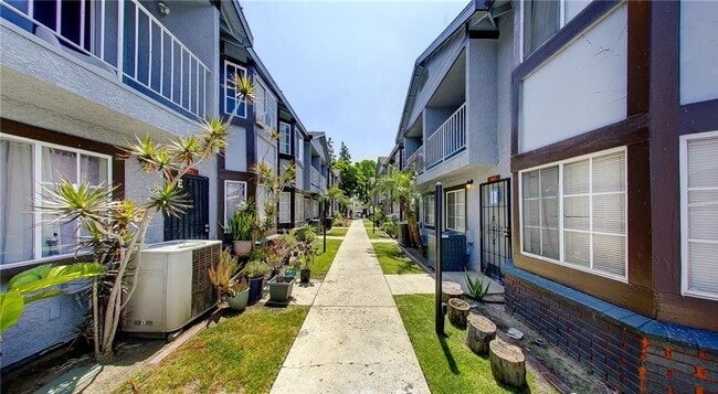 Photo - 7947 Garfield Ave Unit F