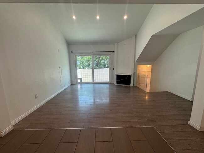 Photo - 590 W Huntington Dr Apartment Unit 1