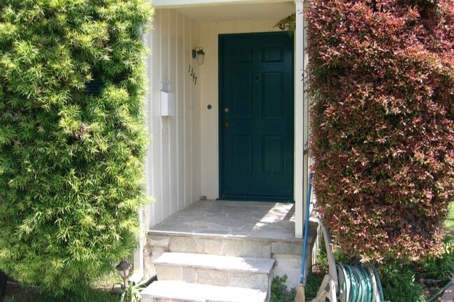 front door - 1347 Oak St Unit 1347