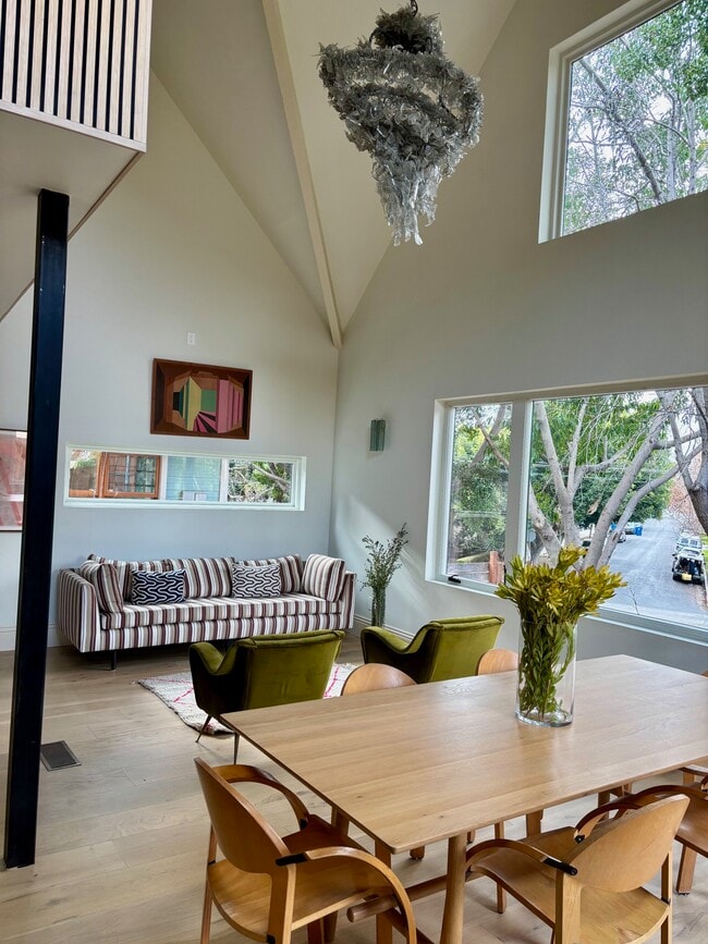 Photo - 1000 Myra Ave