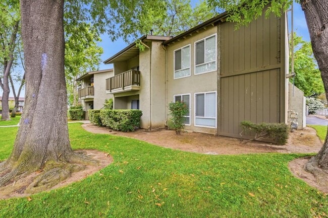 Photo - 2536 White Oak Pl Unit 5
