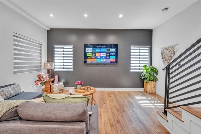 Photo - 14541 Weddington St