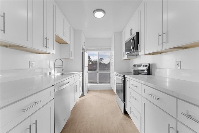 Building Photo - 21722 Roscoe Blvd Unit 22