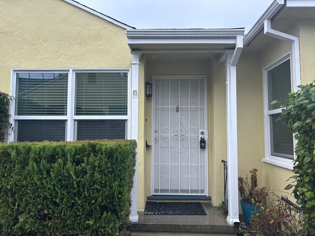 Photo - Western, 1151-1153 Unit 1151 #C