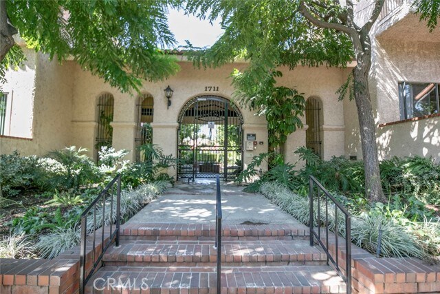 Building Photo - 1711 Grismer Ave