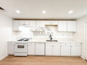 Photo - 15550 Vanowen St