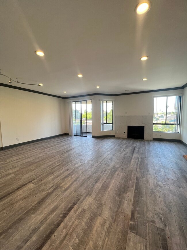 Photo - 13920 Moorpark St Unit 204