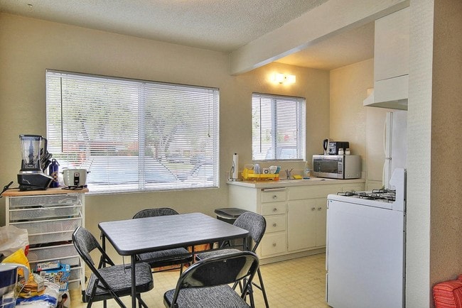 Kitchen - 6565 Segovia Rd