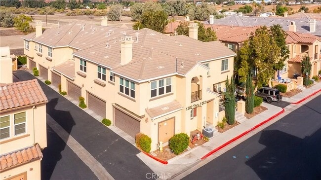 Townhouse - 1800 E Lakeshore Dr Townhome