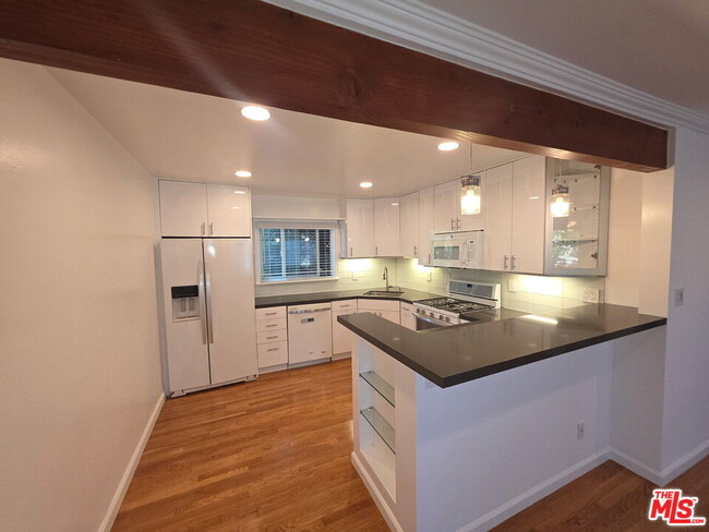 Building Photo - 309-309 Broadway St Unit 11