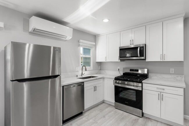 Photo - 1041 S Orange St