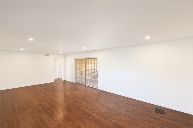 Photo - 5104-5106 East Falls View Dr. Unit 5104 East Falls View