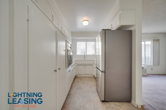 Building Photo - 1035 Hayworth Ave Unit 203 Rental