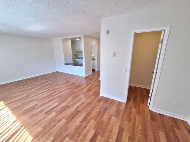 Building Photo - 6815 Kelvin Ave Unit 217