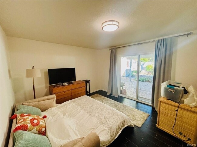 Photo - 23813 Calvert St