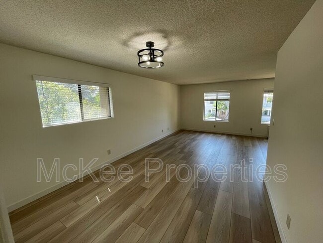 Photo - 230 W Walnut Ave Unit #D
