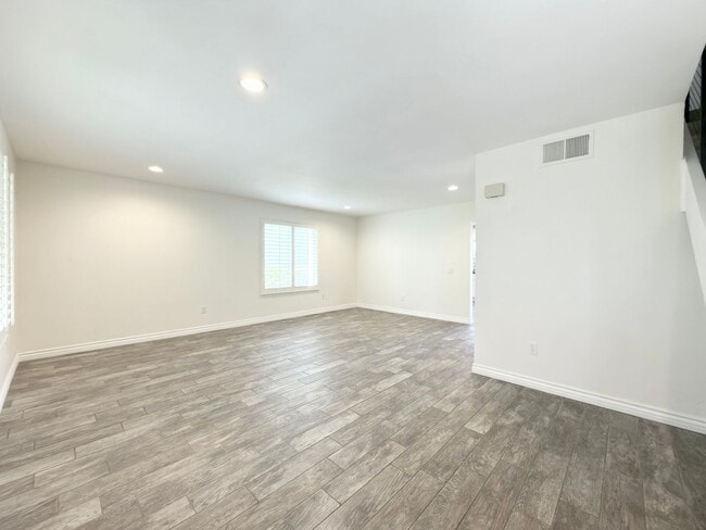 Photo - Spacious Townhome in Desirable Tiburon Community!