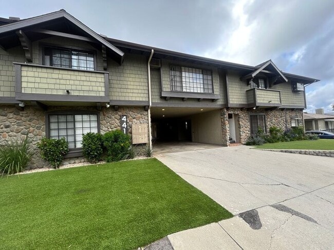 Building Photo - 4412 Ocean View Blvd