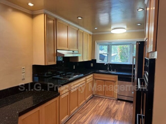 Photo - 2279 Saranne St House