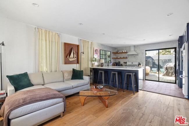 Photo - 11809 Marshall St