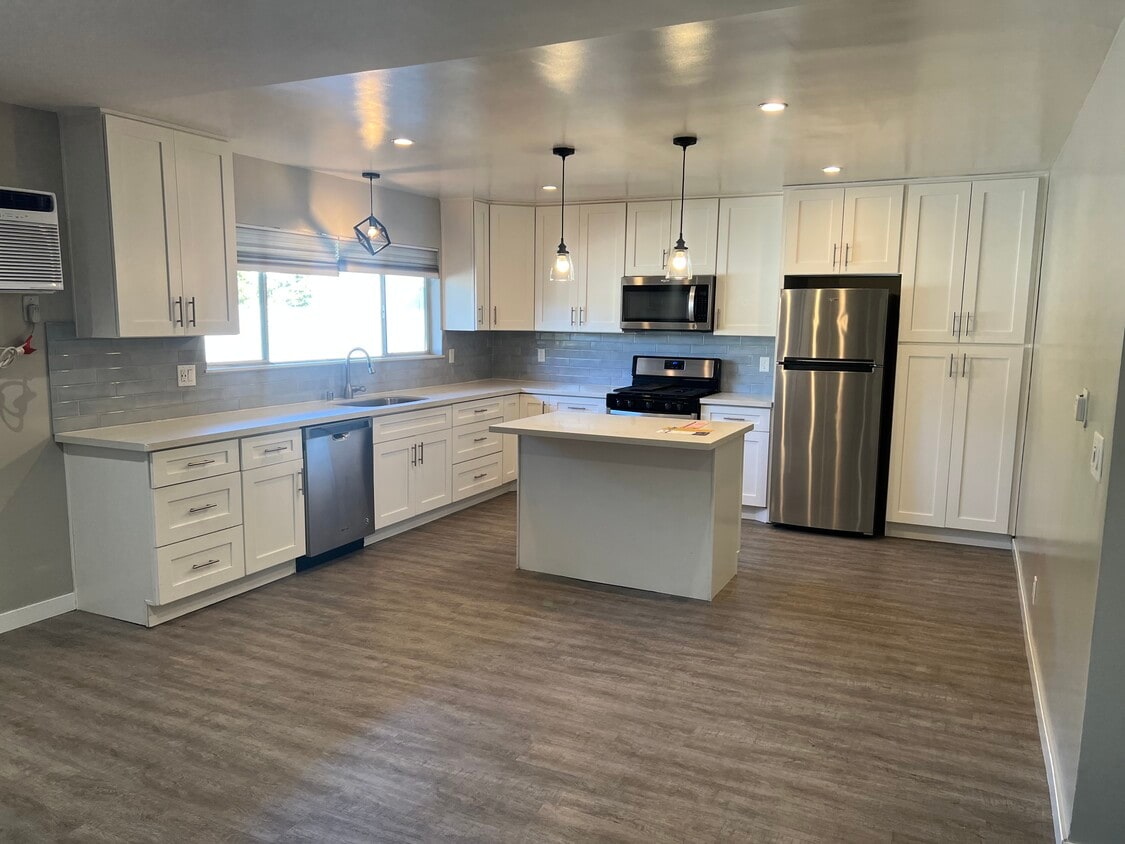 Floor Plan - 2BR-1BA 1040 SF