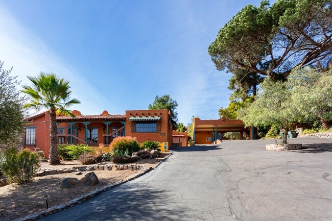 Photo - Spanish Style Oasis!
