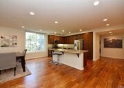 Photo - 533 Rockefeller