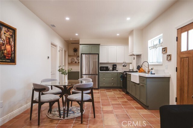 Photo - 613 W Olive Ave